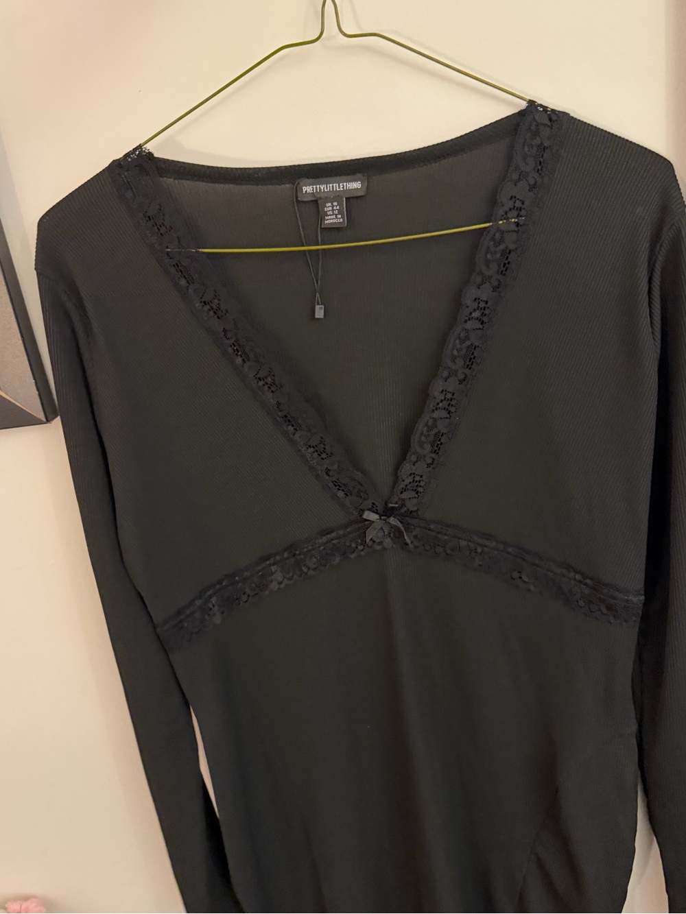 PrettyLittleThing Black Ribbed Lace V-Neck Long Sleeve Top